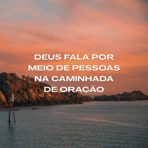 Como Deus fala por meio de pessoas na caminhada de oração?